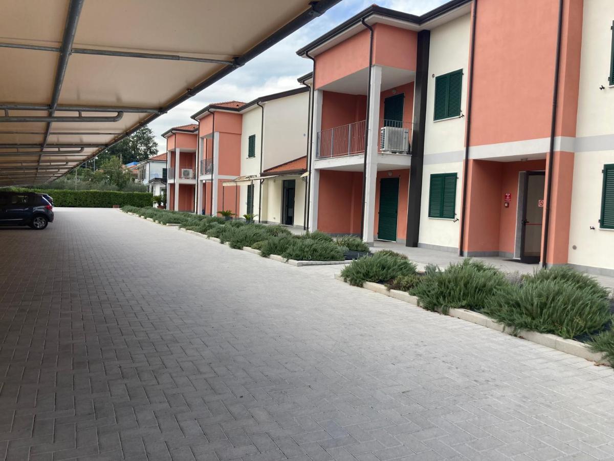 Rta La Pineta Aparthotel Sarzana Exterior foto