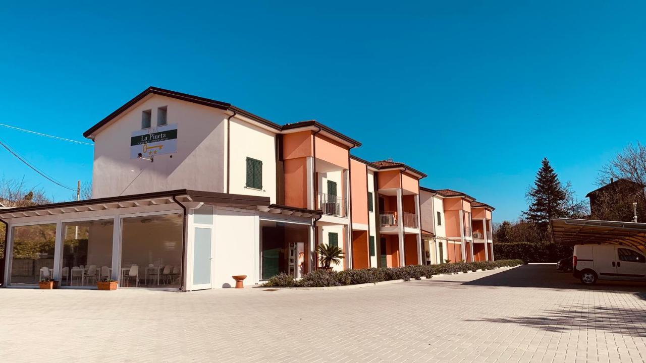 Rta La Pineta Aparthotel Sarzana Exterior foto