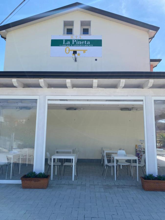 Rta La Pineta Aparthotel Sarzana Exterior foto